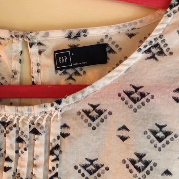 GAP Top - Picture 3 of 4